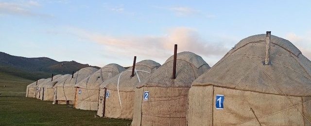 キルギスってどんな国なのかを書いた記事のアイキャッチ