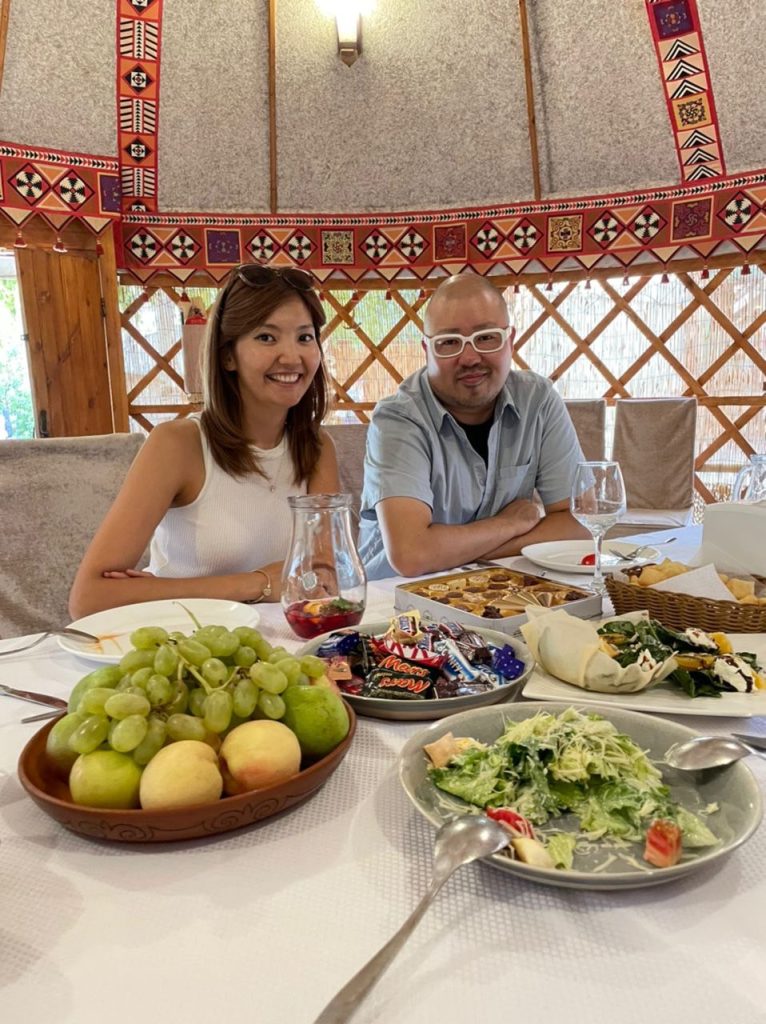 キルギス人の私の妻と家族の顔合わせ
