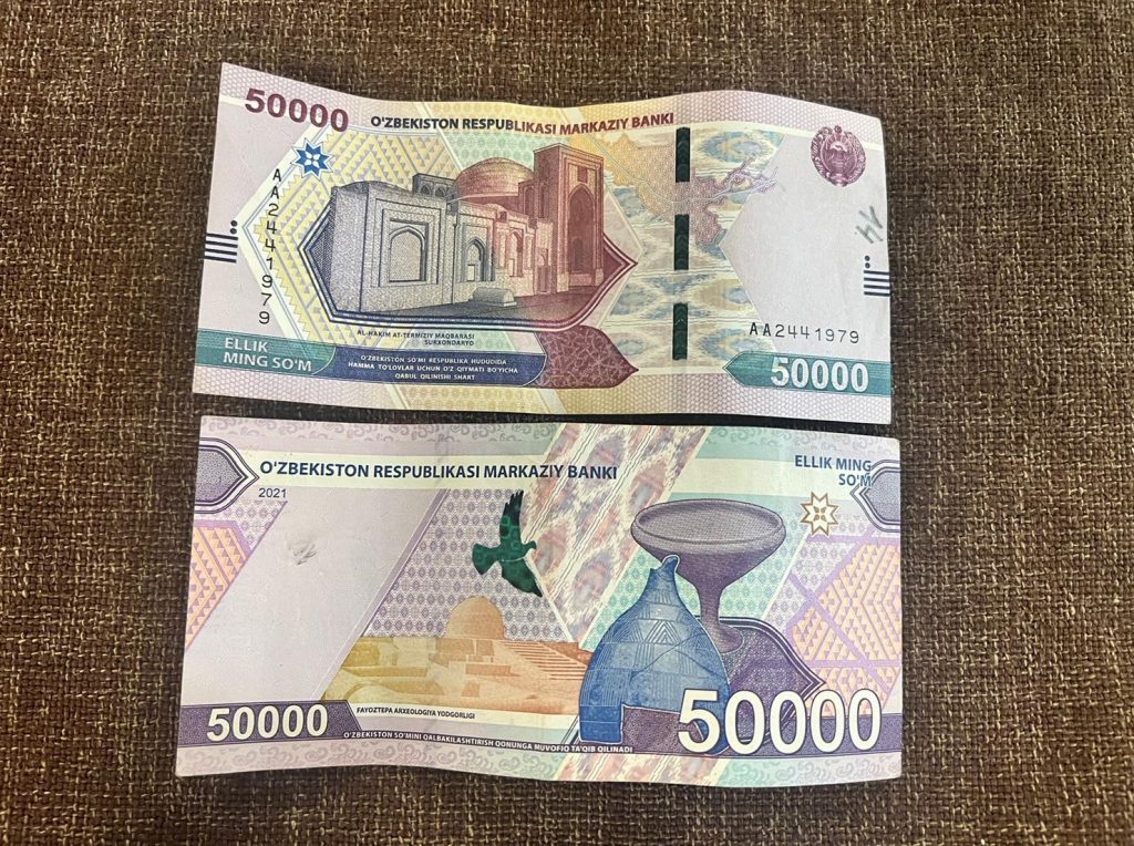 ウズベキスタン通貨５００００スム紙幣の画像です。
