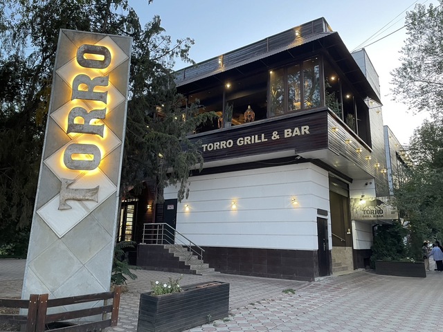 Torro Grill & Barの外観です。私が思うキルギスで一番美味しいステーキレストラン
