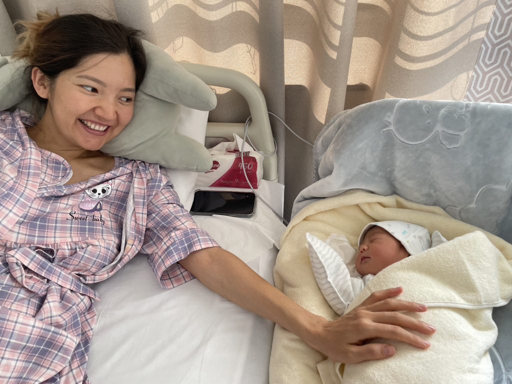 キルギスで出産後の妻と赤ちゃんの入院時の様子の画像