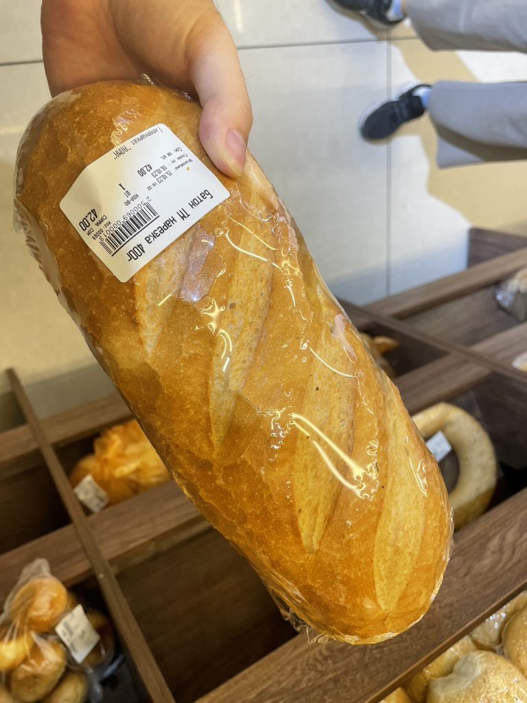 キルギスのフランスパンの画像です。