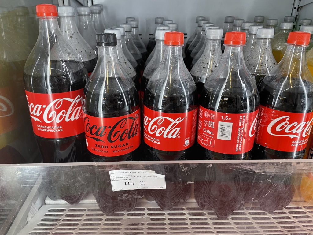 キルギスの１．５リットルのコカ・コーラの画像