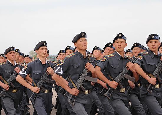 キルギス軍の画像