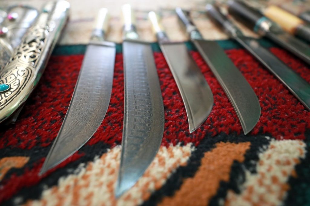 ウズベキスタンの装飾ナイフの画像です。
