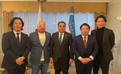駐日ウズベキスタン大使館のアブドゥラ. フモノフ大使との会談での写真です。