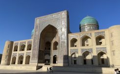 ウズベキスタン観光に関する記事のアイキャッチ画像です。