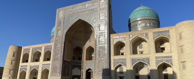 ウズベキスタン観光に関する記事のアイキャッチ画像です。