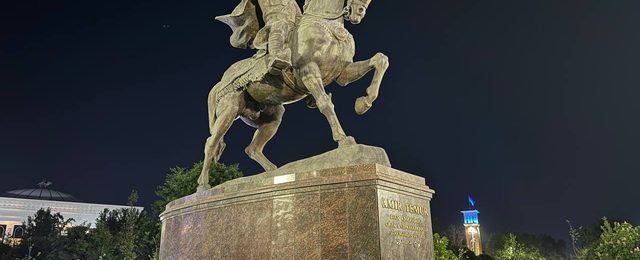 タシュケントで通訳や観光ガイドを探している人向けの記事のアイキャッチ画像です。